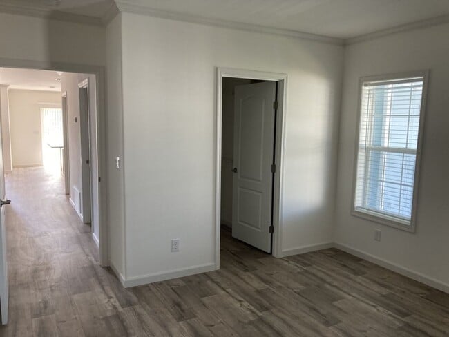 Building Photo - 3617 Campari Dr