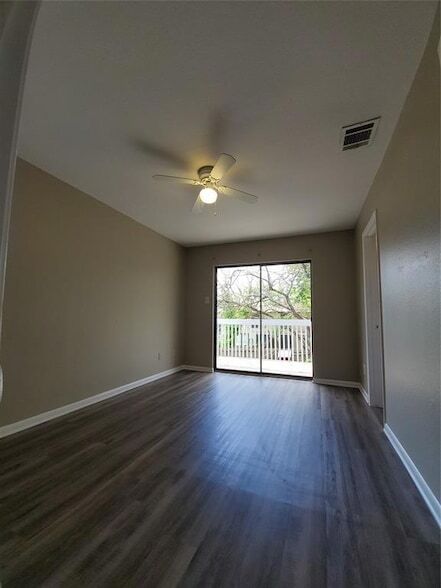 Building Photo - 9008 Sanger Dr