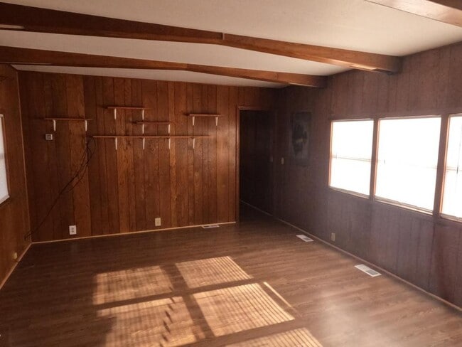 Building Photo - 824 N Raynolds Ave