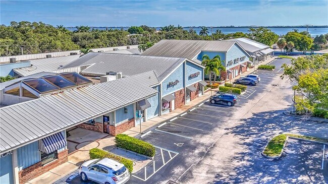 Building Photo - 4 Via Lucindia Dr S