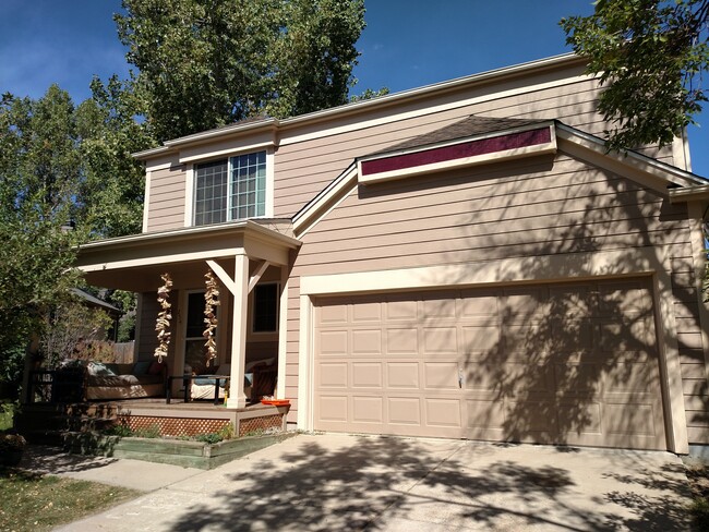 A large porch and apple tree welcomes you - 254 Greenway Cir W