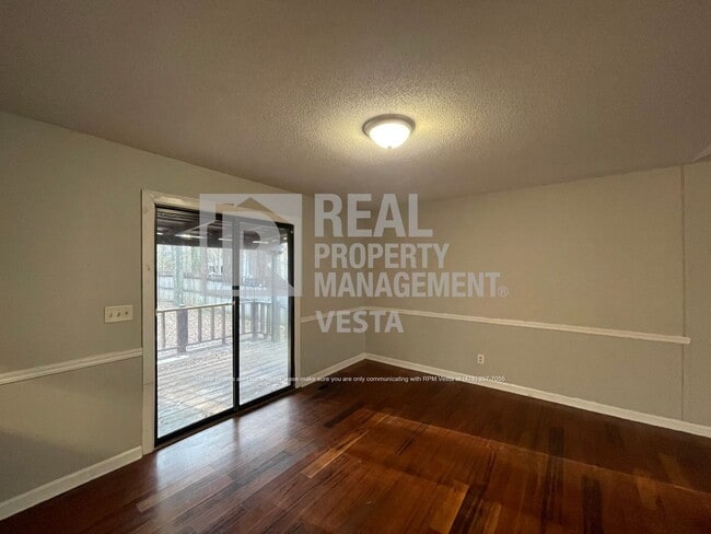 Building Photo - 307 Fox Tail Dr