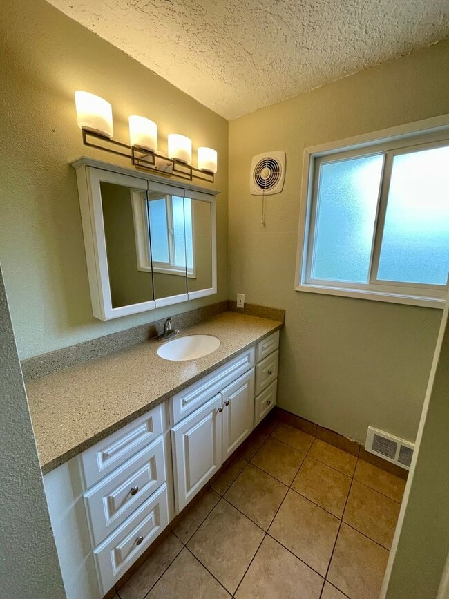 Building Photo - 1201-1203 Zeta Ct