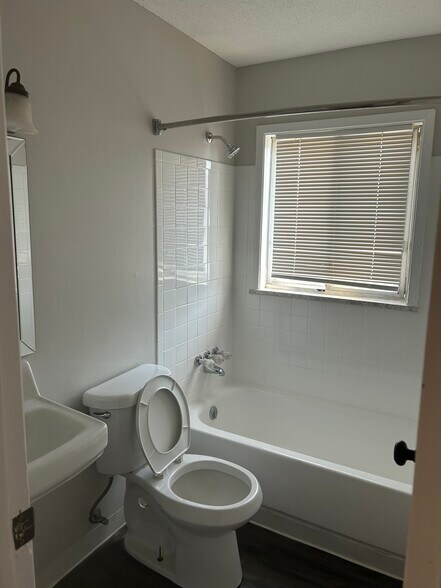 Building Photo - 18805 E Arrowhead Dr