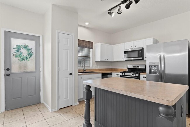 Building Photo - 9735 Coyote Creek Dr