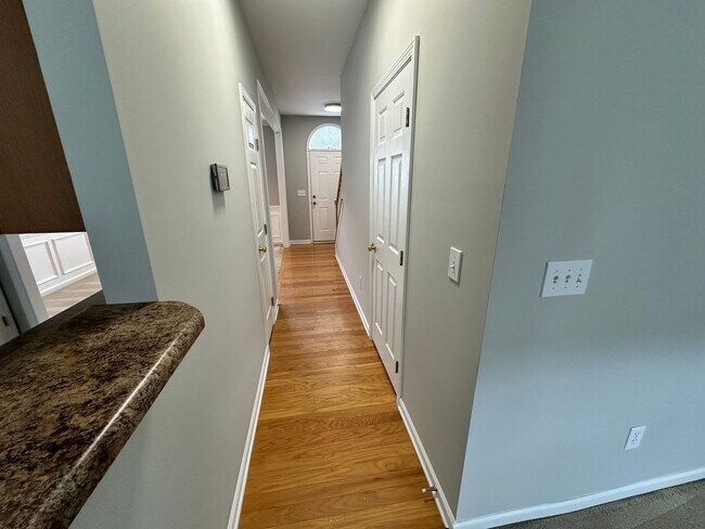 Building Photo - 202 Cherub Ct