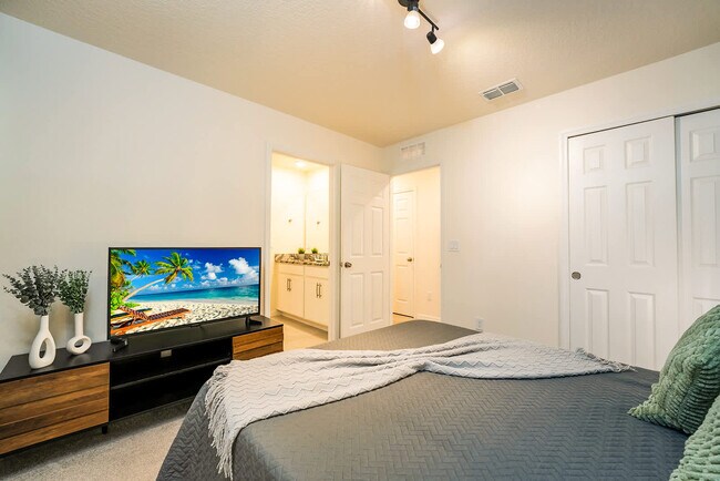 Building Photo - 1566 Mermaid Cv Wy