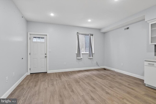 Building Photo - 523 N 11th St