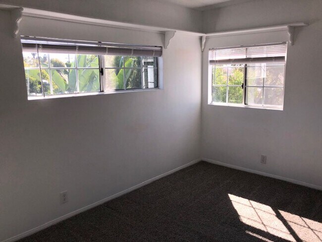 Building Photo - 4517 E Lavante St