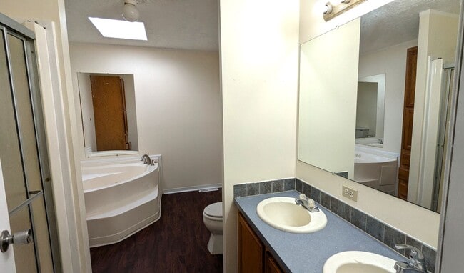 Building Photo - 182 N Walker Rd