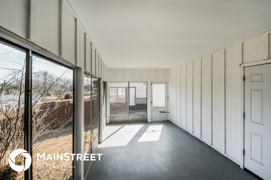 Building Photo - 11058 Perham Dr
