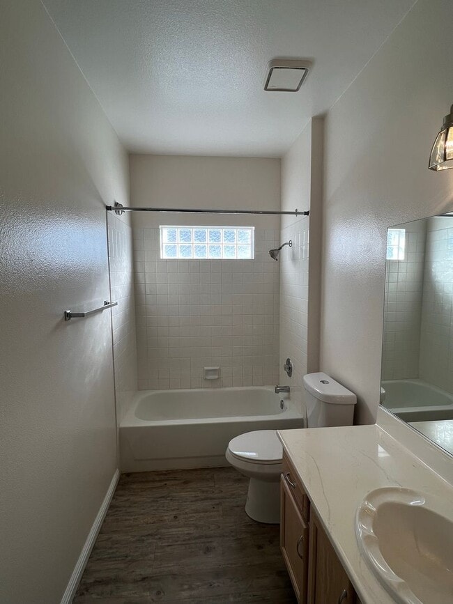 Building Photo - BEAUTIFUL UPGRADED CONDO/MANY AMENITIES - 3 BED, 2 BATH