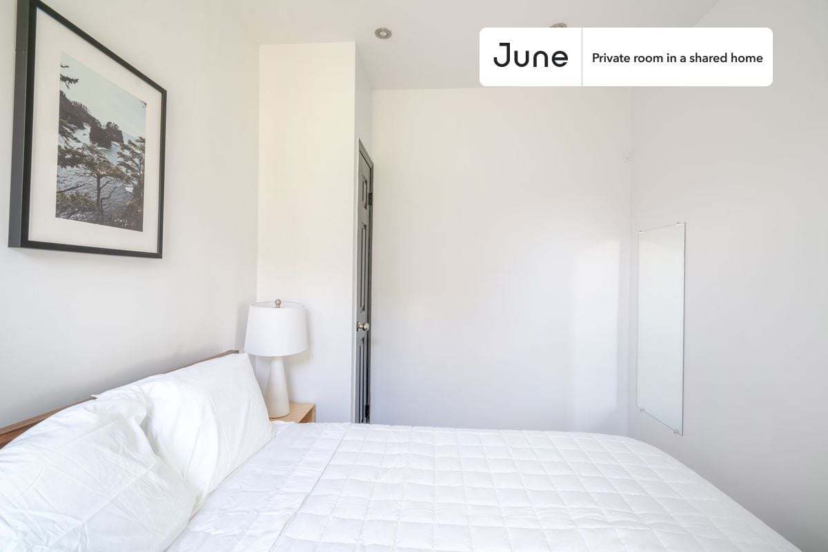 Building Photo - Room in Shared 3 bed/2 bath home