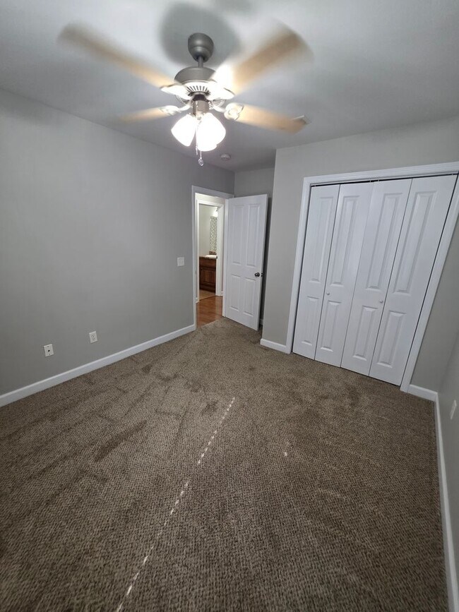 Building Photo - 107 Camellia Dr