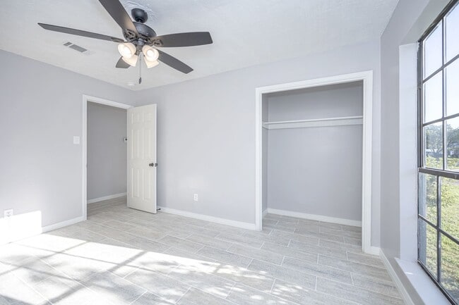 Building Photo - Charming 3-Bed, 1-Bath Home - Fully Remodeled & Move-In Ready!