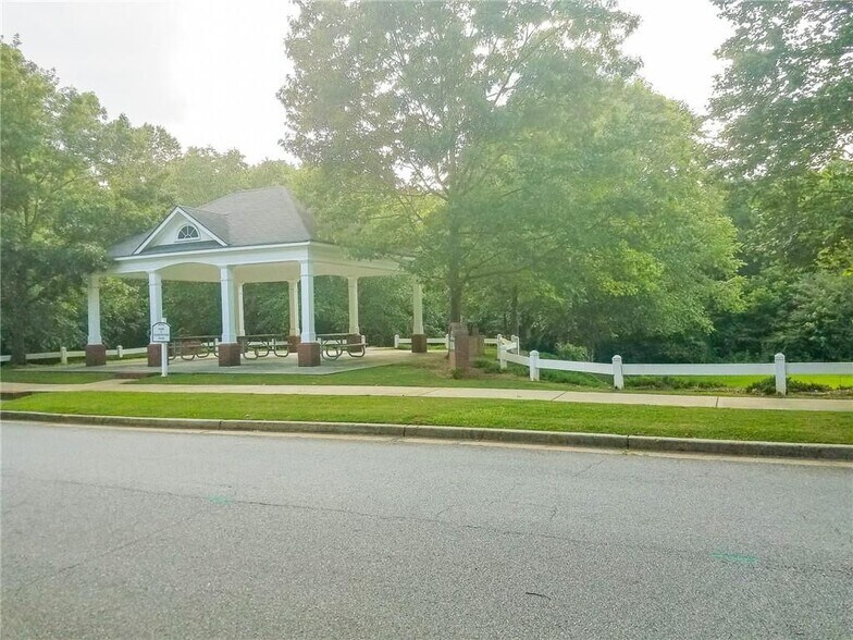 Building Photo - 2680 Hampton Park Dr