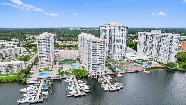 Building Photo - 18051 Biscayne Blvd