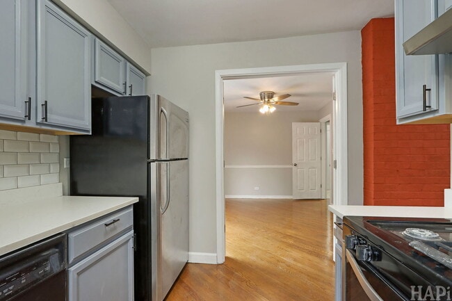 Building Photo - 1540 N Pepper Tree Dr