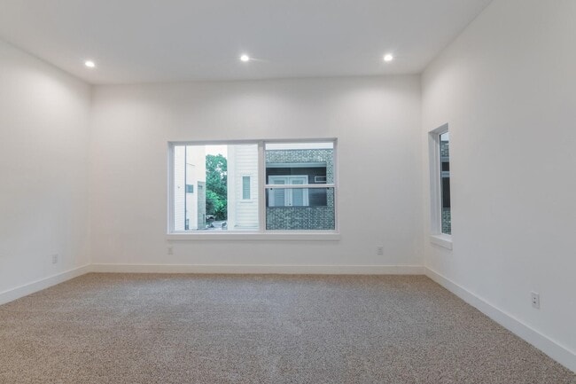 Building Photo - 5841 Dolores St