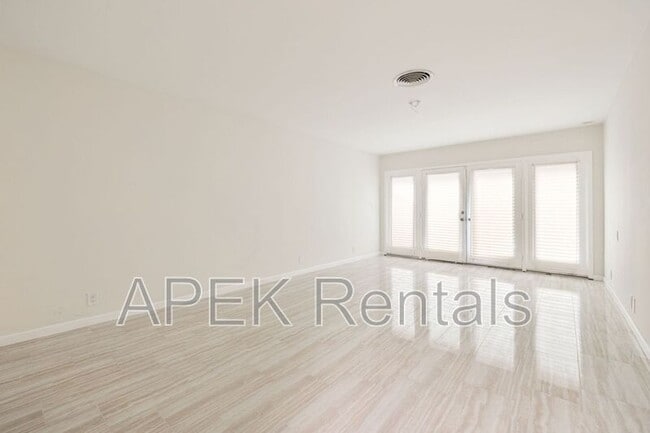 Building Photo - 1425 Vía Soledad