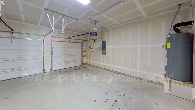 Building Photo - 1608 Hinckley Ave
