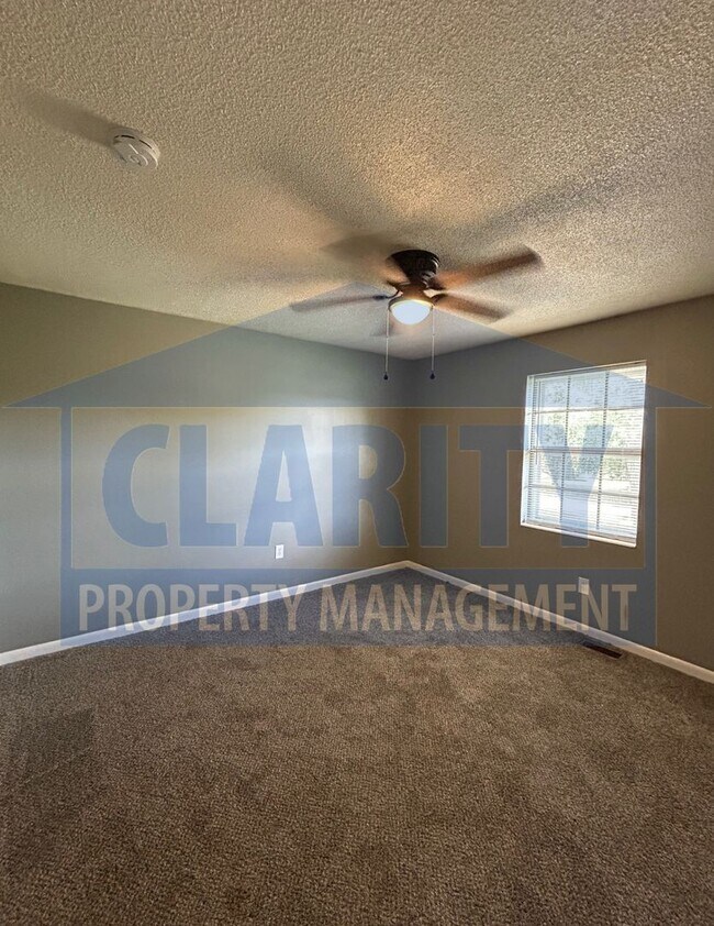 Building Photo - Three bedroom ranch-style home!