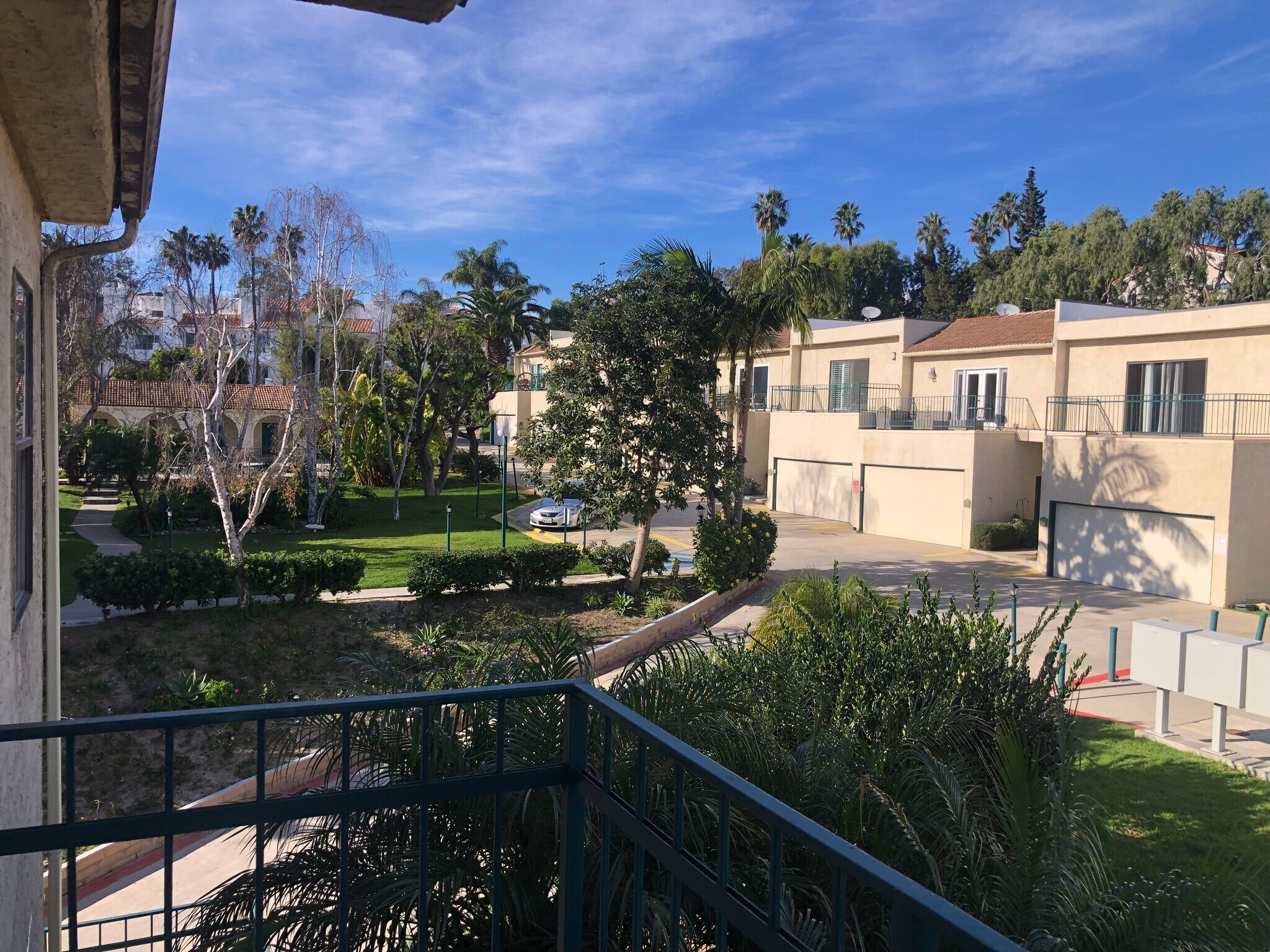 Building Photo - 6453 Kanan Dume Rd