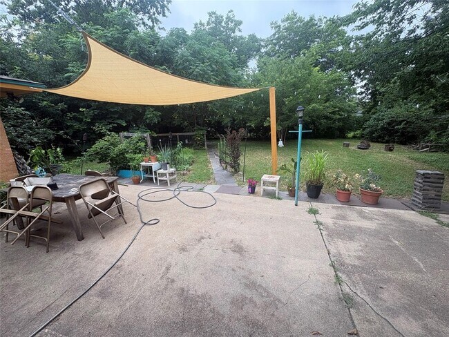 Building Photo - 4720 Lowell Ln