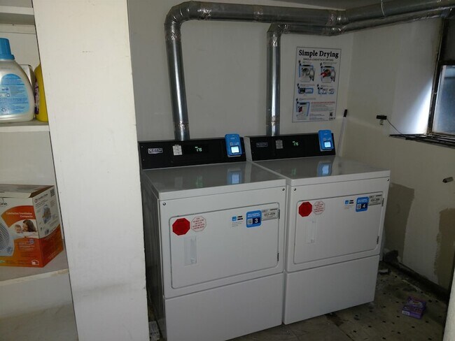 Building Photo - 118 Corbin Ave