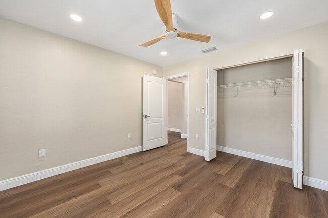 Building Photo - 6523 NW 109th Pl