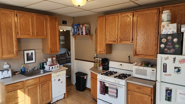 Building Photo - 1410 Breda Ave