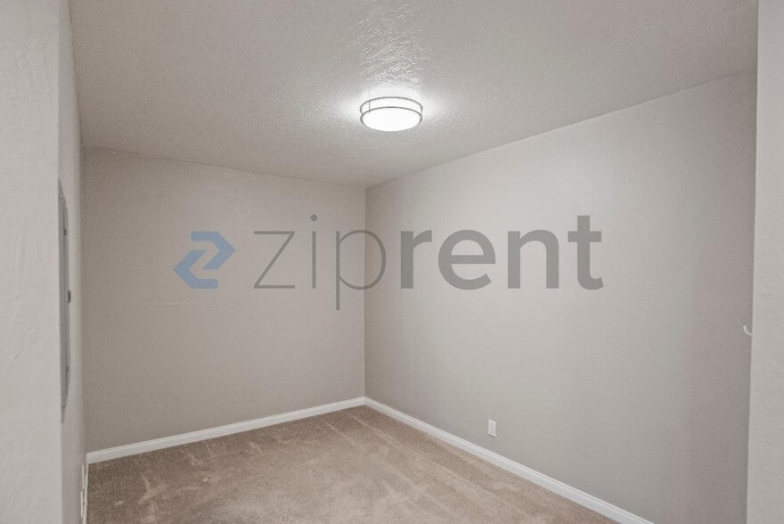 Building Photo - 1085 Murrieta Blvd