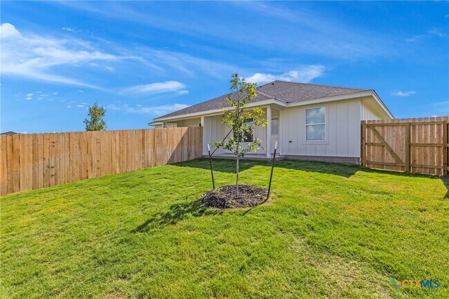 Building Photo - 907 Smoke Tree Ln