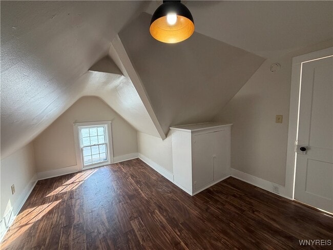 Building Photo - 180 Richmond Ave