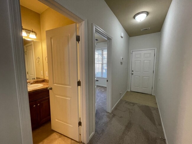 Building Photo - Low Maintenance, 2 Bedroom, 2 Bath Townhom...
