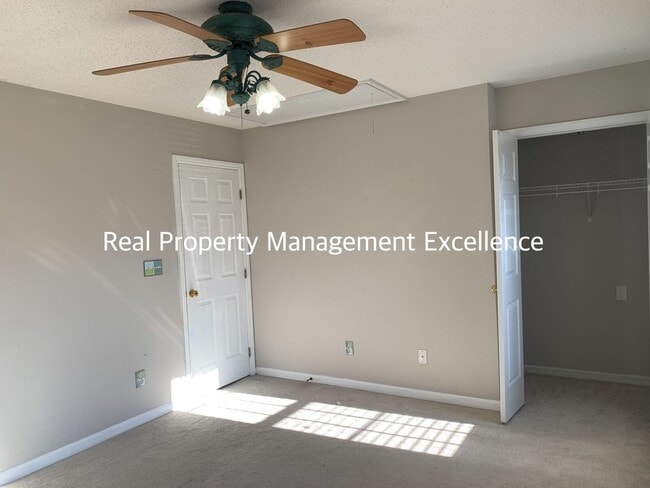Building Photo - Raleigh Residence In Hedingham Scenic Golf...