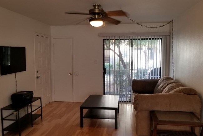 Primary Photo - 1111 E University Dr