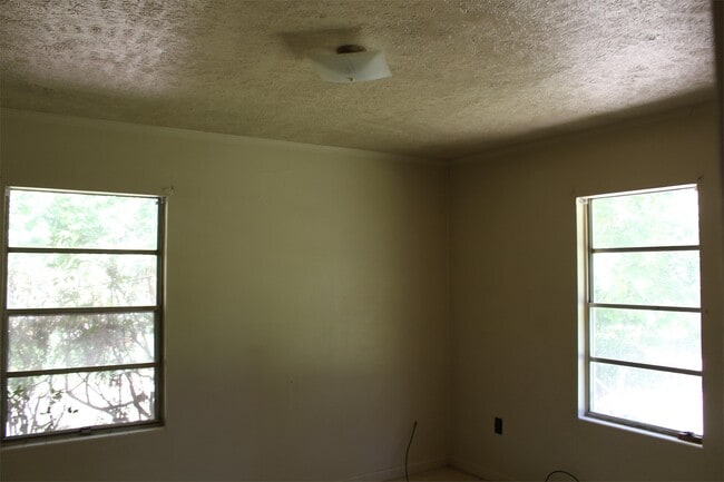 Building Photo - 904 Riley St