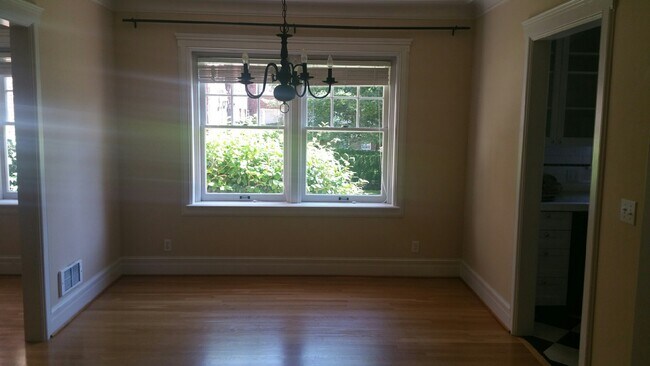 Building Photo - 120 W Highland Dr