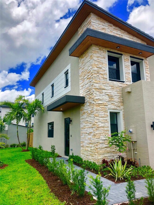Building Photo - 10597 NW 81st Terrace