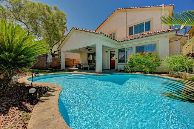 Building Photo - 10588 Isola Bella St