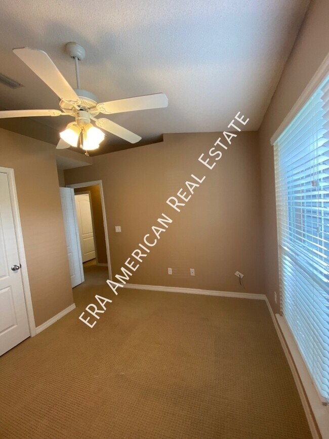 Building Photo - 1922 Everglades Dr