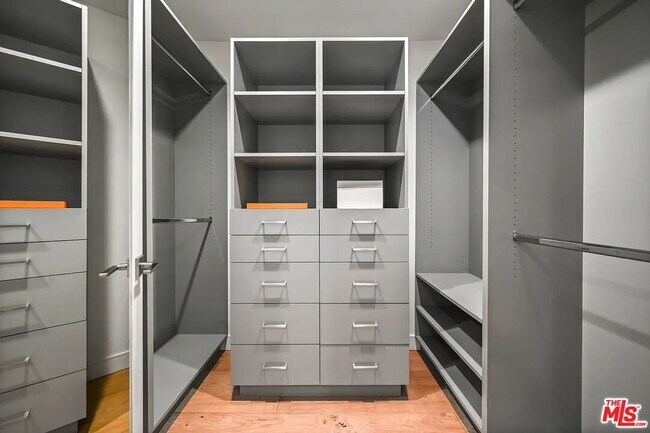 Building Photo - 2751 Midvale Ave