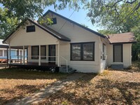 Building Photo - 3-Bedroom / 1-Bathroom Single-Family Home ...