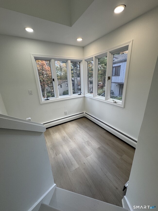 Building Photo - 4 Earls Ct