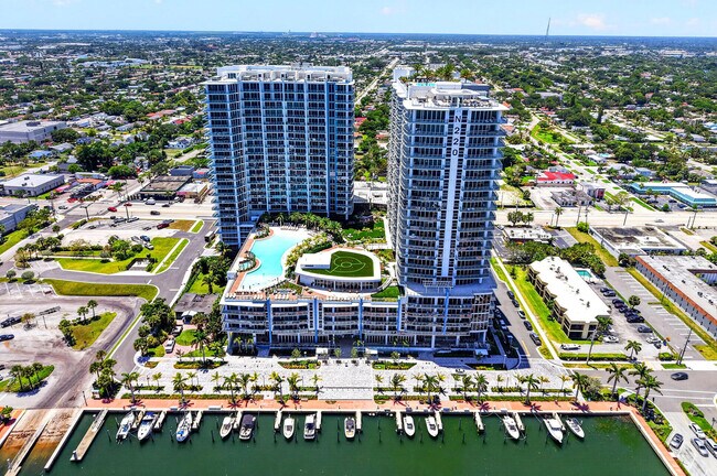 Building Photo - 220 Lake Shore Dr