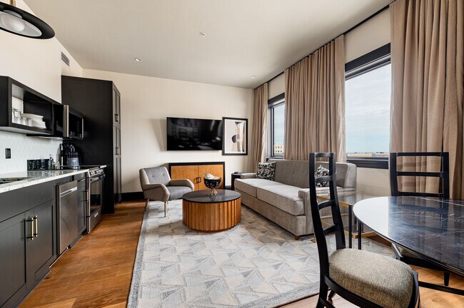 Building Photo - 1011 Canal St