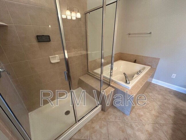 Building Photo - 10411 Rosegate Ct