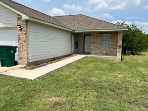Building Photo - 512 Crest Cir Dr