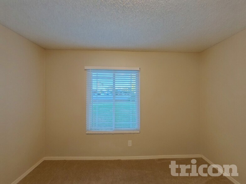 Building Photo - 413 E Merrill Ave